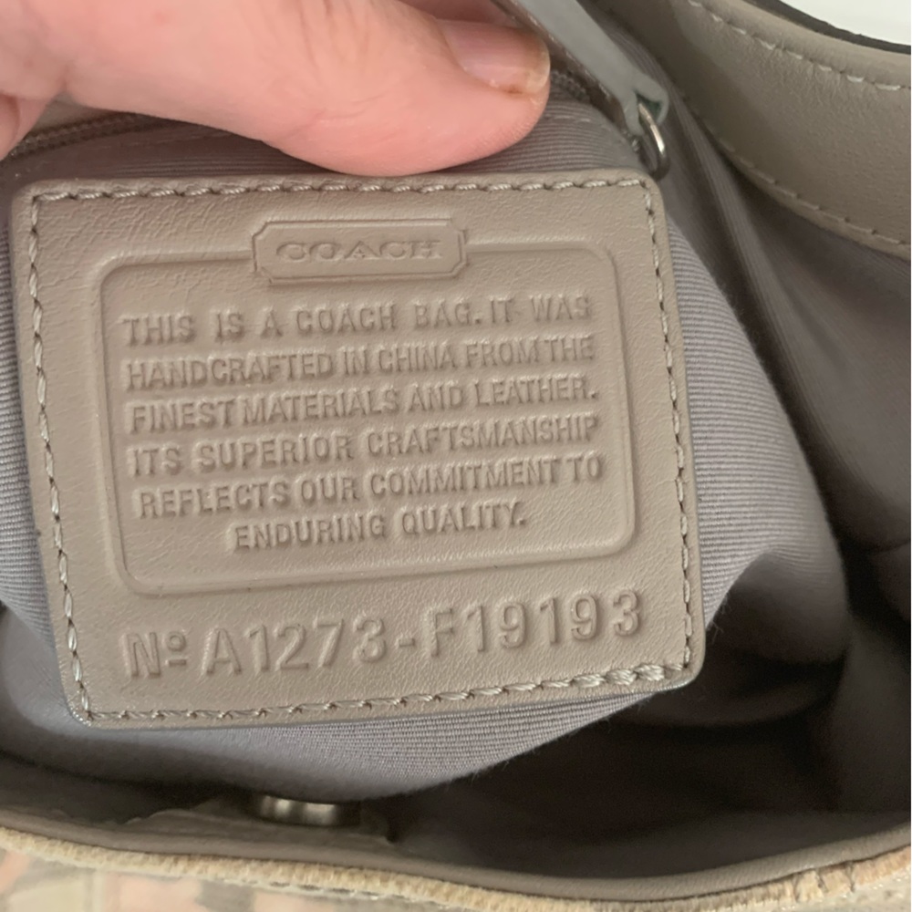 Coach vintage gray & peach fabric signature hobo purse - Picture 12 of 13